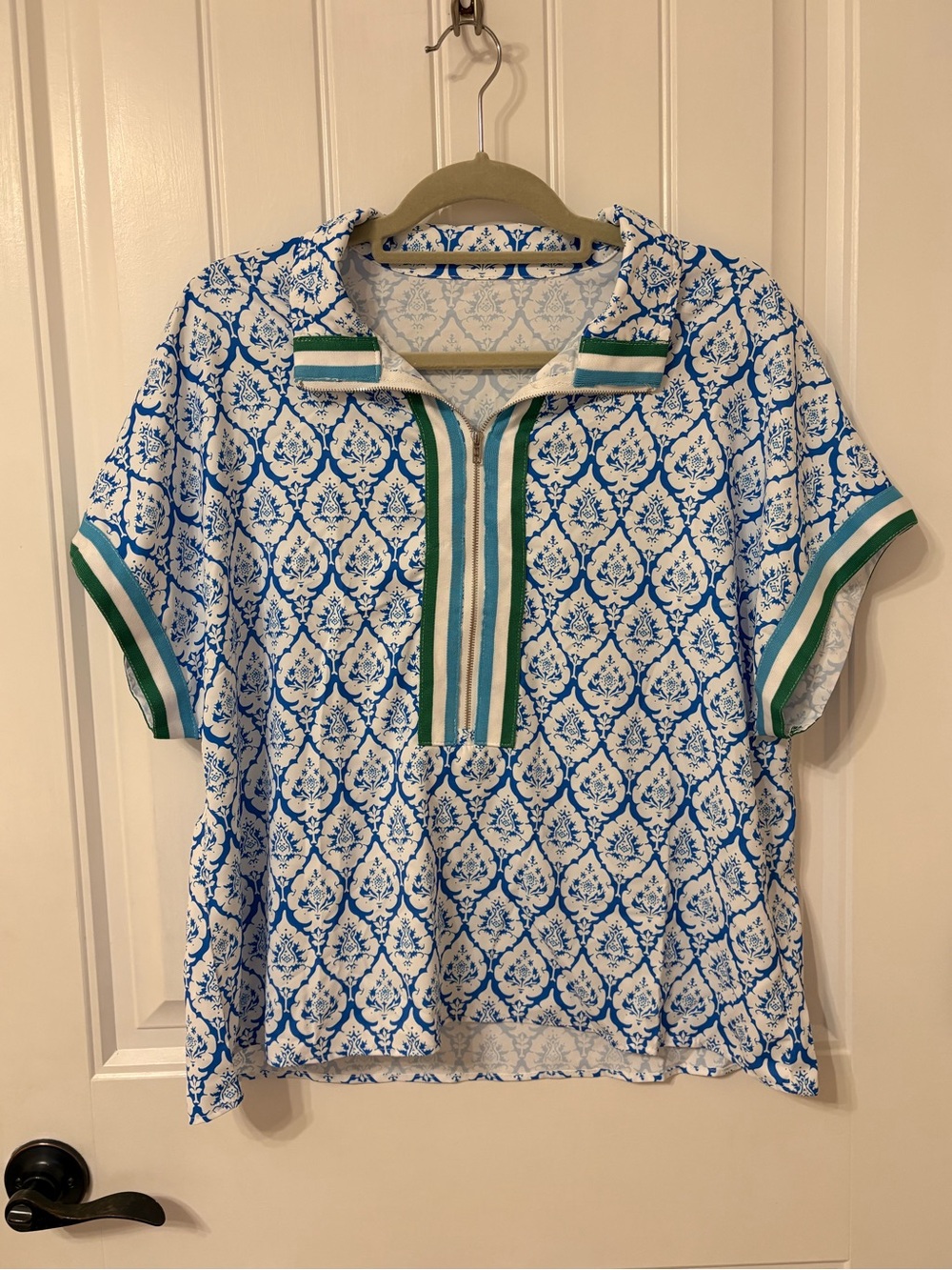 NWOT BOUTIQUE TOP Blue and White Printed Polo Shirt with Green Trim